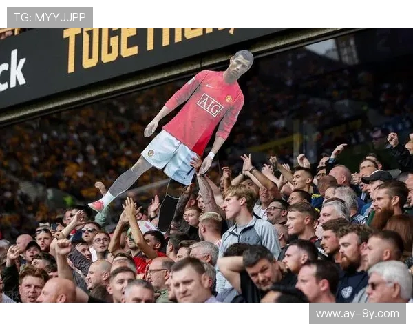 聚焦小小罗经典足球球衣与训练短裤多角度魅力全方位解析精彩呈现